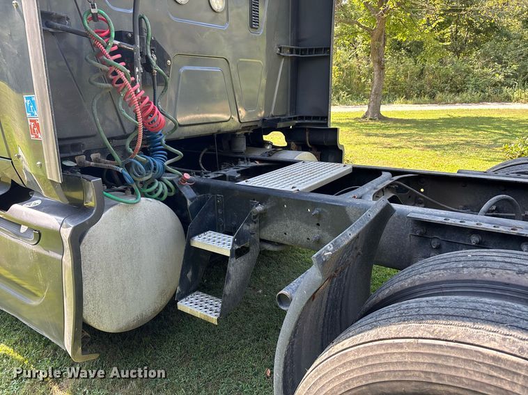 image for item DU1270 2016 International ProStar Plus semi truck