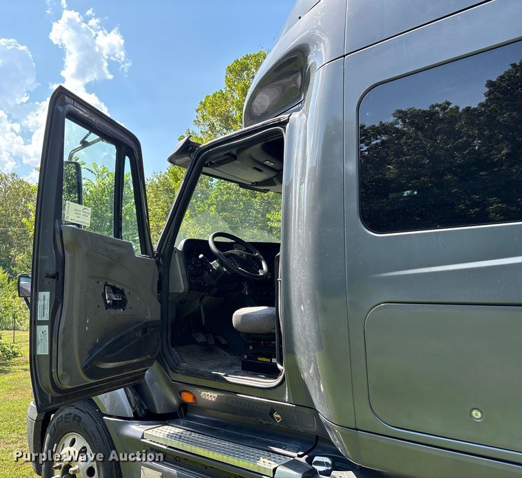 image for item DU1270 2016 International ProStar Plus semi truck