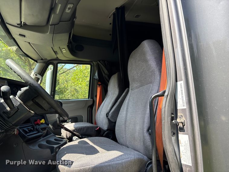 image for item DU1270 2016 International ProStar Plus semi truck