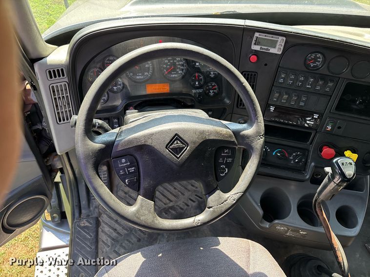 image for item DU1270 2016 International ProStar Plus semi truck