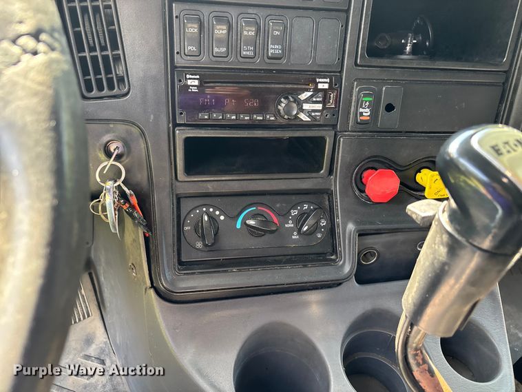 image for item DU1270 2016 International ProStar Plus semi truck