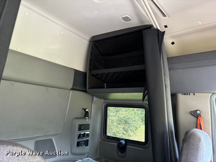 image for item DU1270 2016 International ProStar Plus semi truck