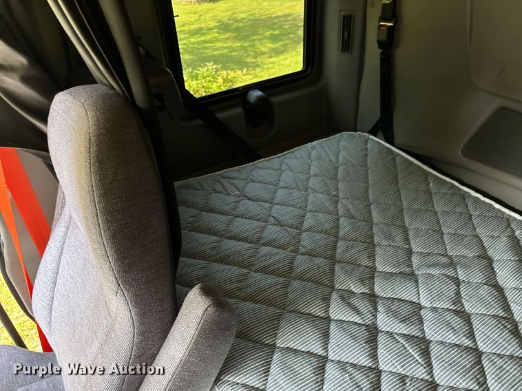 image for item DU1270 2016 International ProStar Plus semi truck