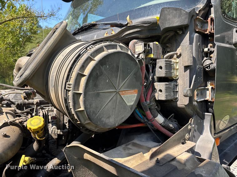 image for item DU1270 2016 International ProStar Plus semi truck