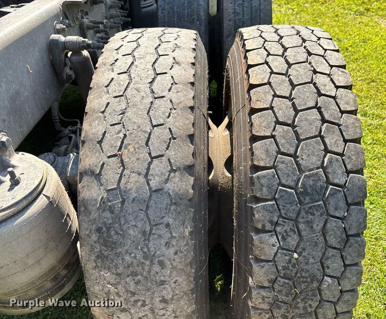 image for item DU1270 2016 International ProStar Plus semi truck