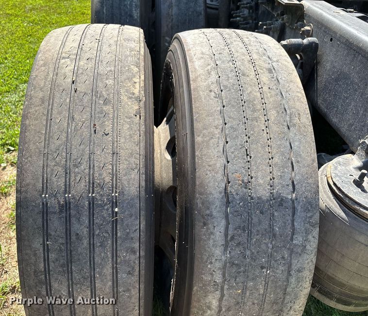 image for item DU1270 2016 International ProStar Plus semi truck