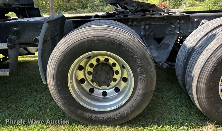 image for item DU1270 2016 International ProStar Plus semi truck