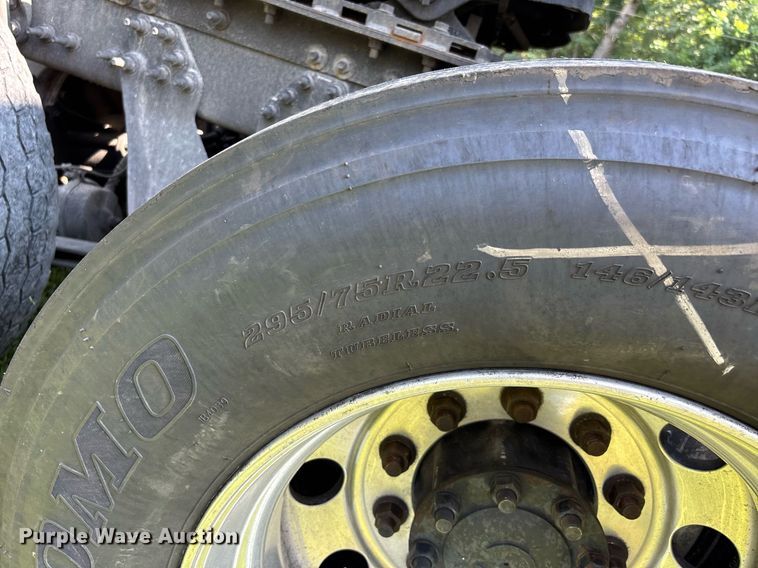 image for item DU1270 2016 International ProStar Plus semi truck