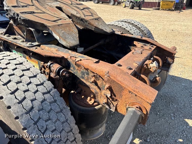 image for item DW3493 2012 Freightliner Cascadia semi truck