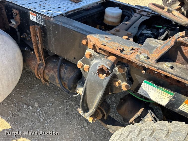 image for item DW3493 2012 Freightliner Cascadia semi truck