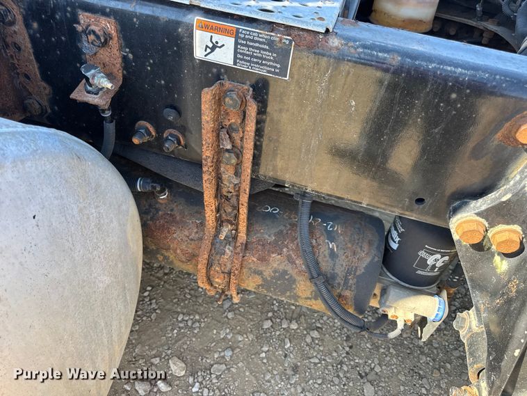 image for item DW3493 2012 Freightliner Cascadia semi truck