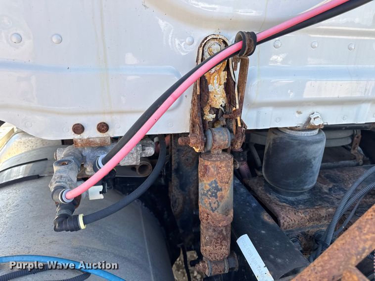 image for item DW3493 2012 Freightliner Cascadia semi truck