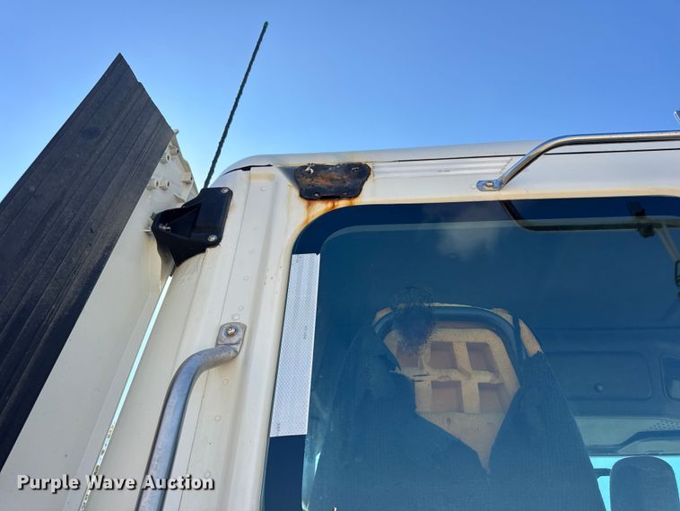 image for item DW3493 2012 Freightliner Cascadia semi truck