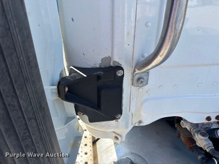 image for item DW3493 2012 Freightliner Cascadia semi truck