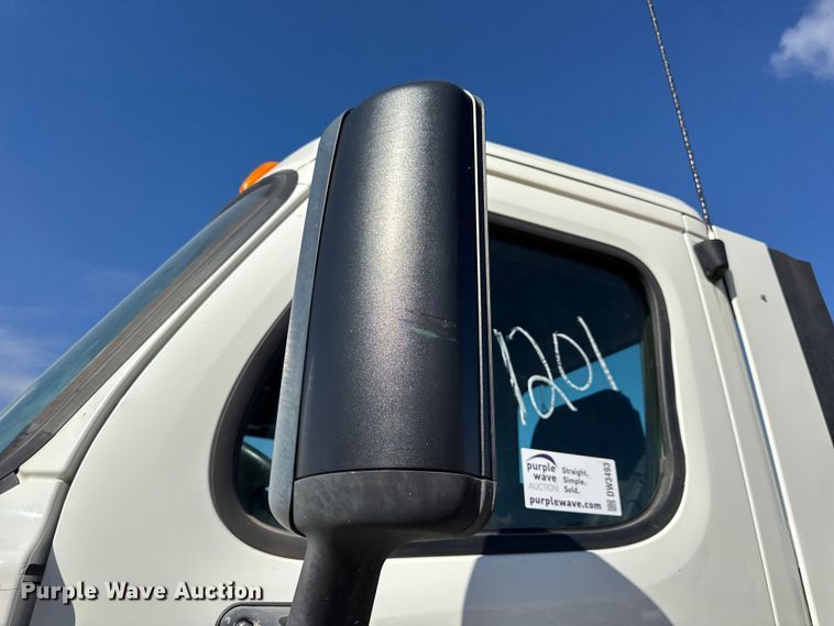 image for item DW3493 2012 Freightliner Cascadia semi truck