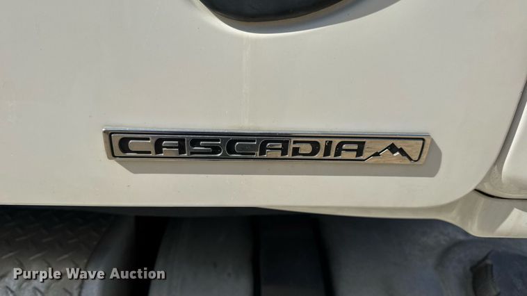 image for item DW3493 2012 Freightliner Cascadia semi truck