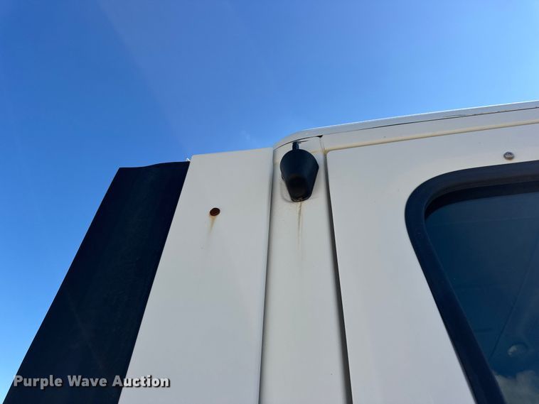 image for item DW3493 2012 Freightliner Cascadia semi truck