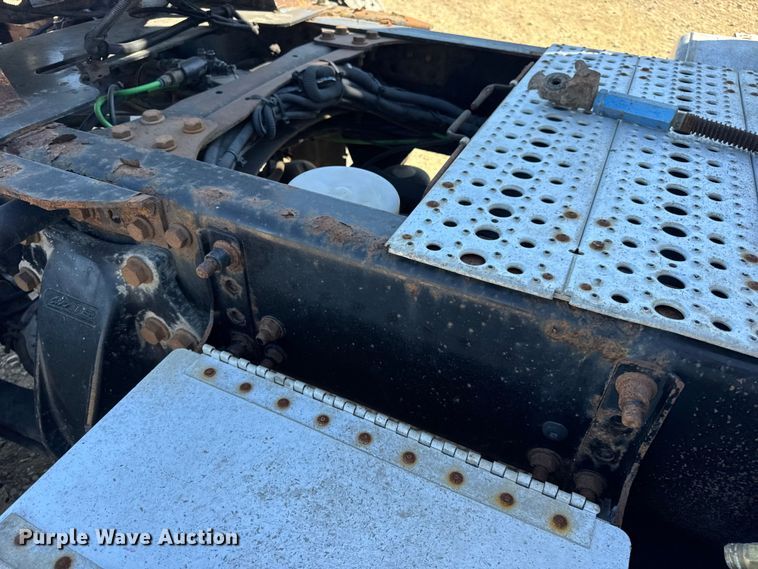 image for item DW3493 2012 Freightliner Cascadia semi truck