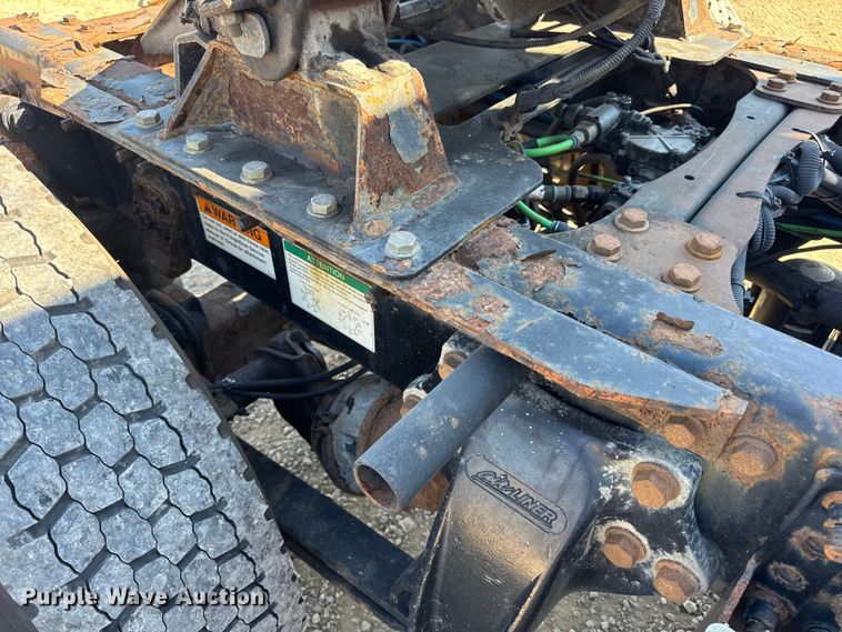 image for item DW3493 2012 Freightliner Cascadia semi truck