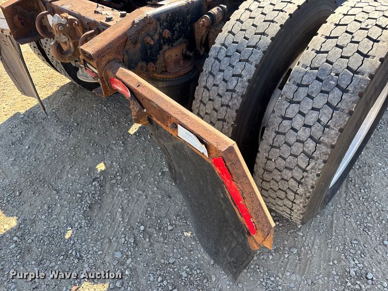 image for item DW3493 2012 Freightliner Cascadia semi truck