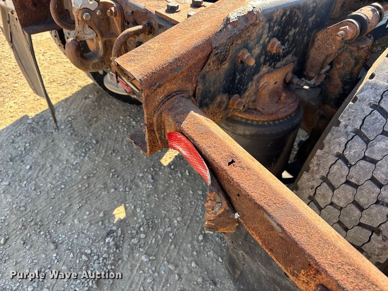 image for item DW3493 2012 Freightliner Cascadia semi truck