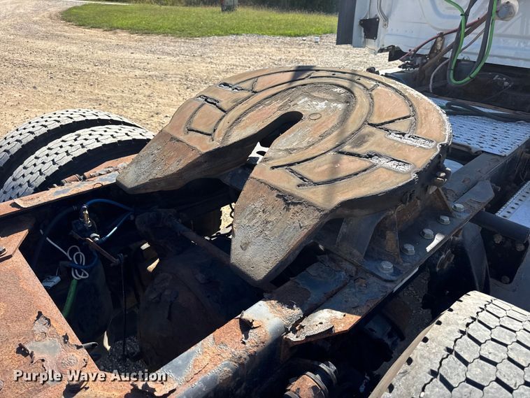 image for item DW3493 2012 Freightliner Cascadia semi truck