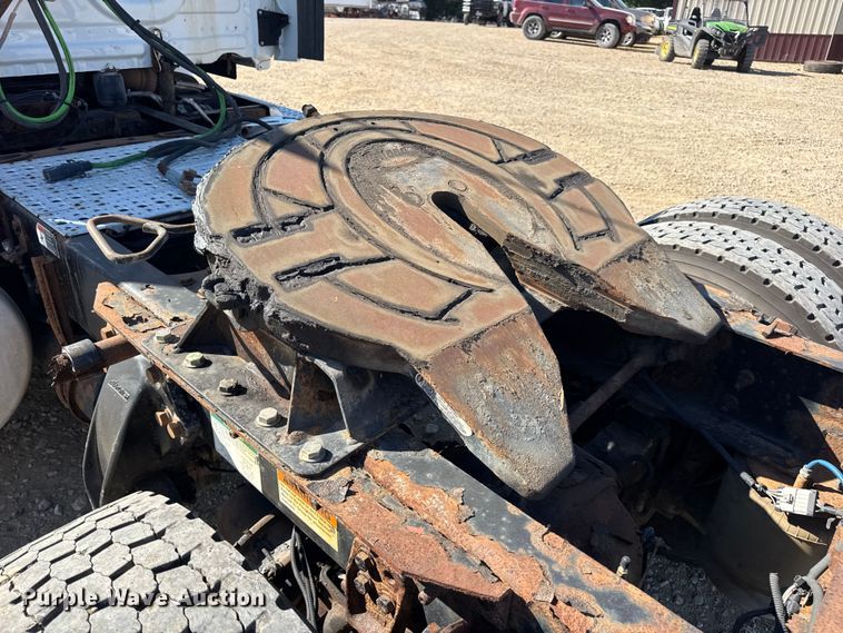 image for item DW3493 2012 Freightliner Cascadia semi truck