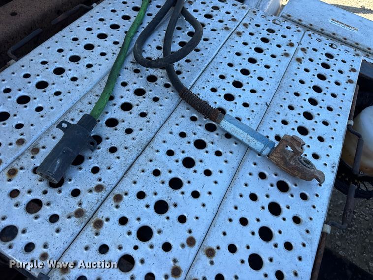 image for item DW3493 2012 Freightliner Cascadia semi truck