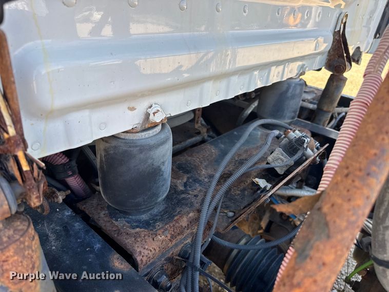 image for item DW3493 2012 Freightliner Cascadia semi truck