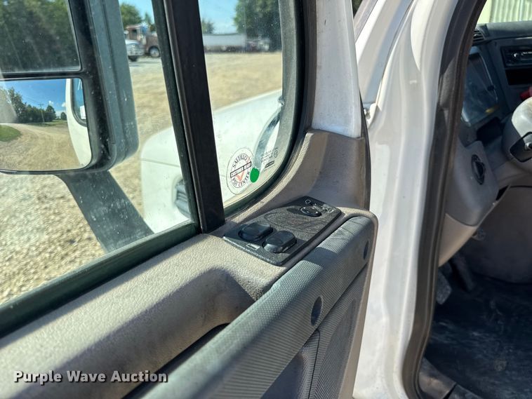 image for item DW3493 2012 Freightliner Cascadia semi truck