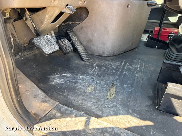 image for item DW3493 2012 Freightliner Cascadia semi truck