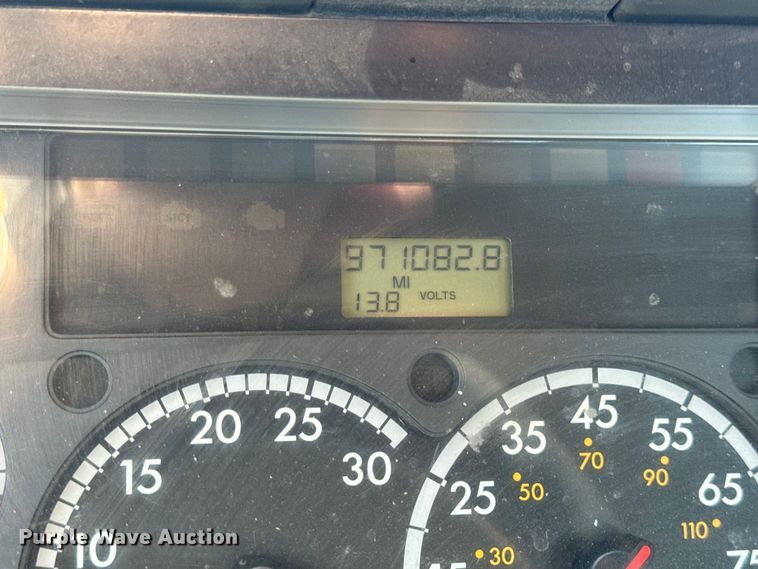 image for item DW3493 2012 Freightliner Cascadia semi truck