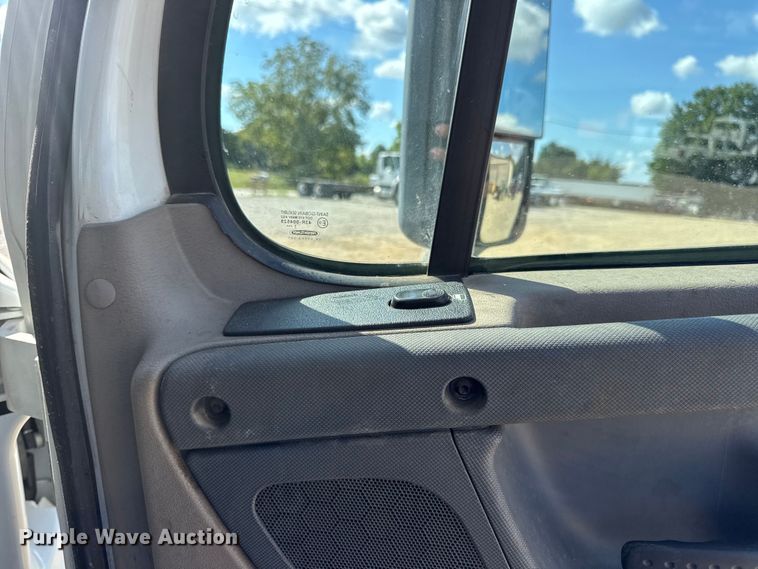 image for item DW3493 2012 Freightliner Cascadia semi truck