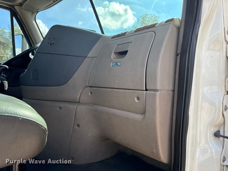 image for item DW3493 2012 Freightliner Cascadia semi truck