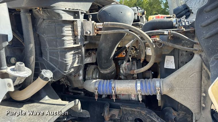 image for item DW3493 2012 Freightliner Cascadia semi truck