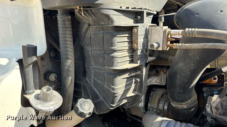 image for item DW3493 2012 Freightliner Cascadia semi truck