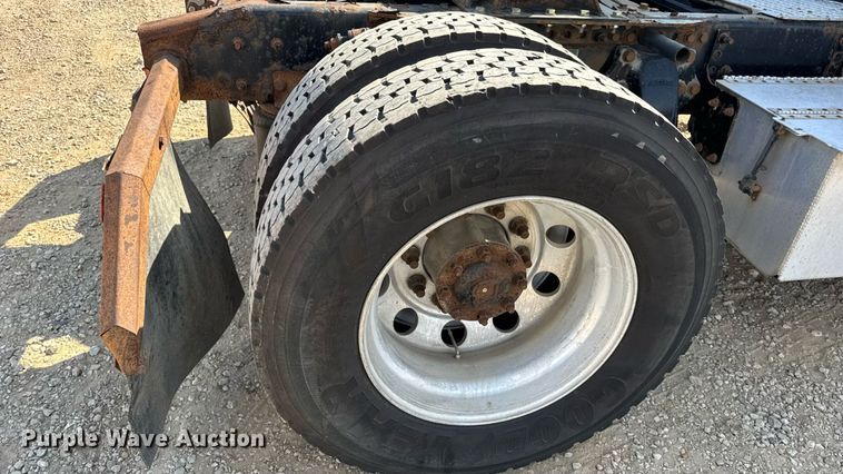 image for item DW3493 2012 Freightliner Cascadia semi truck