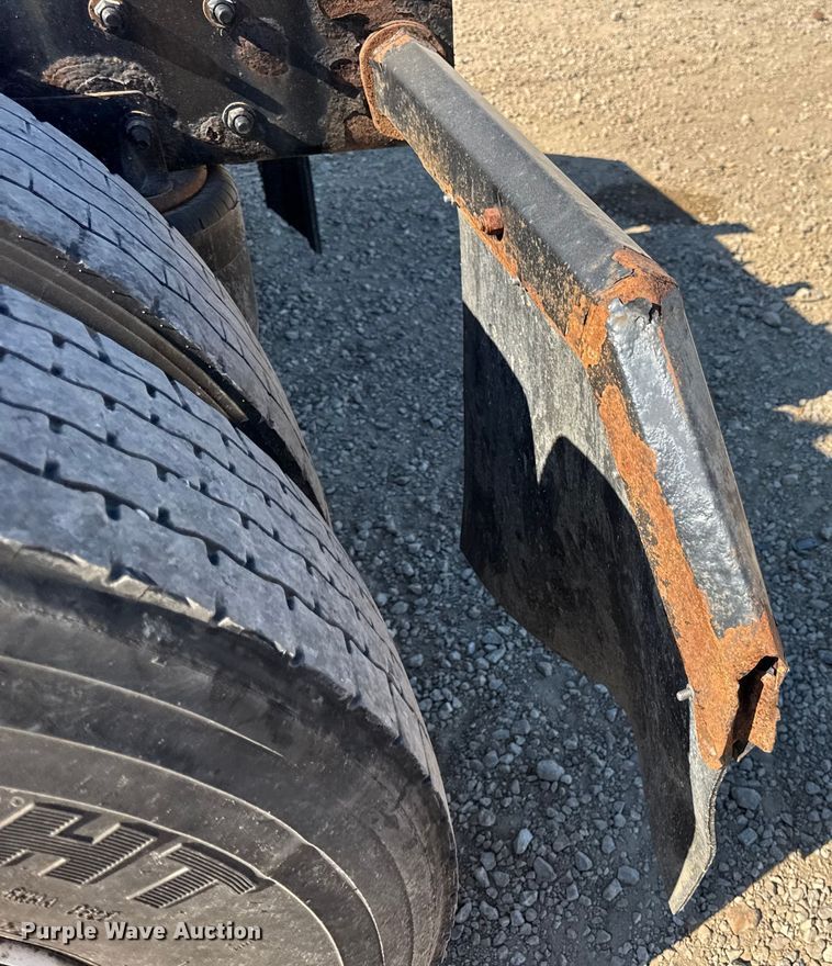 image for item DW3494 2017 Freightliner Cascadia semi truck