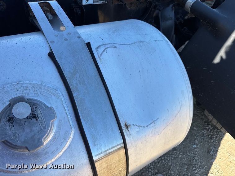 image for item DW3494 2017 Freightliner Cascadia semi truck