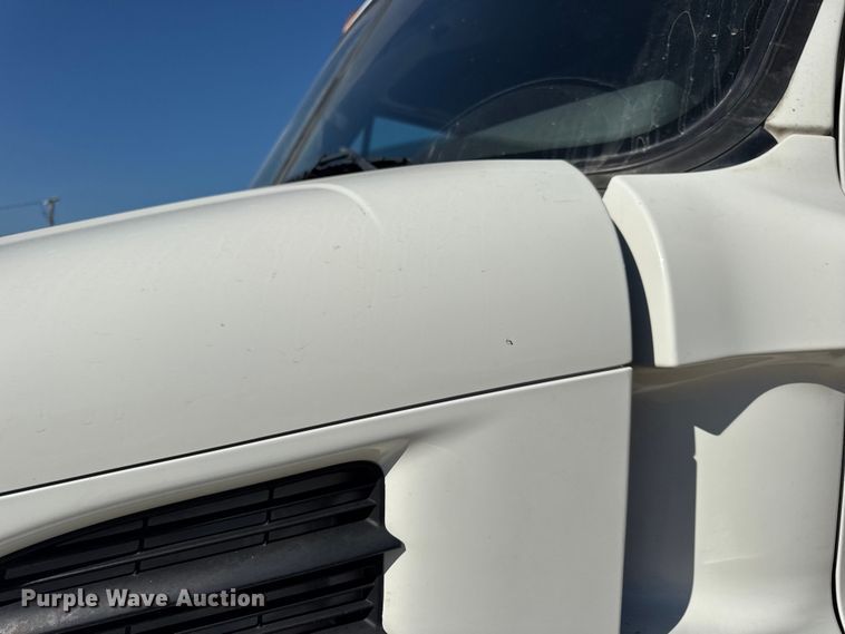 image for item DW3494 2017 Freightliner Cascadia semi truck