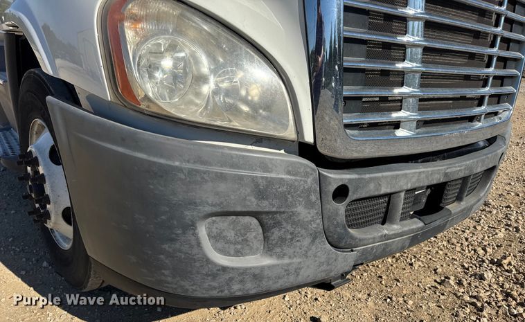 image for item DW3494 2017 Freightliner Cascadia semi truck