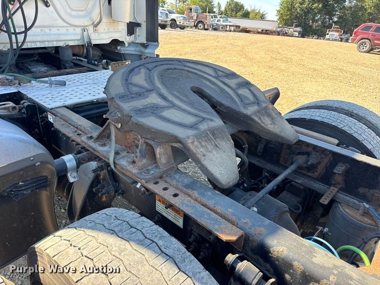 image for item DW3494 2017 Freightliner Cascadia semi truck