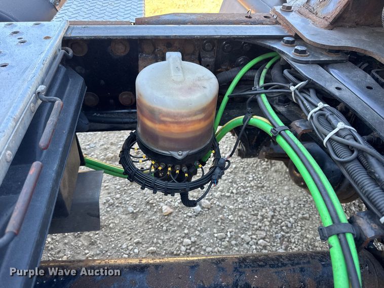 image for item DW3494 2017 Freightliner Cascadia semi truck