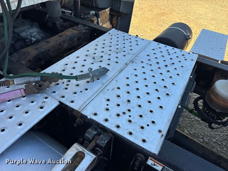 image for item DW3494 2017 Freightliner Cascadia semi truck