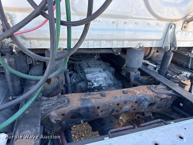 image for item DW3494 2017 Freightliner Cascadia semi truck