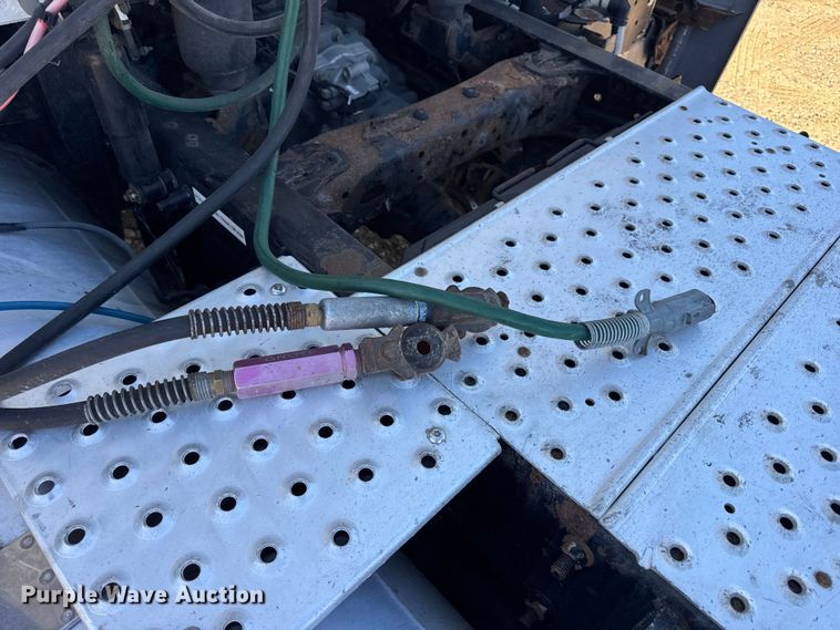 image for item DW3494 2017 Freightliner Cascadia semi truck