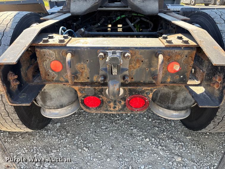 image for item DW3494 2017 Freightliner Cascadia semi truck