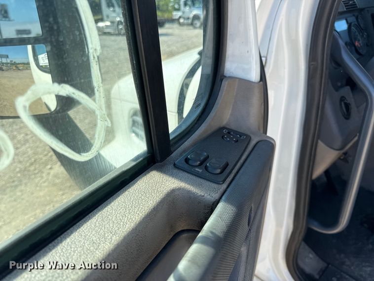 image for item DW3494 2017 Freightliner Cascadia semi truck