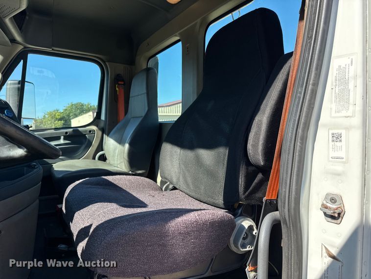 image for item DW3494 2017 Freightliner Cascadia semi truck