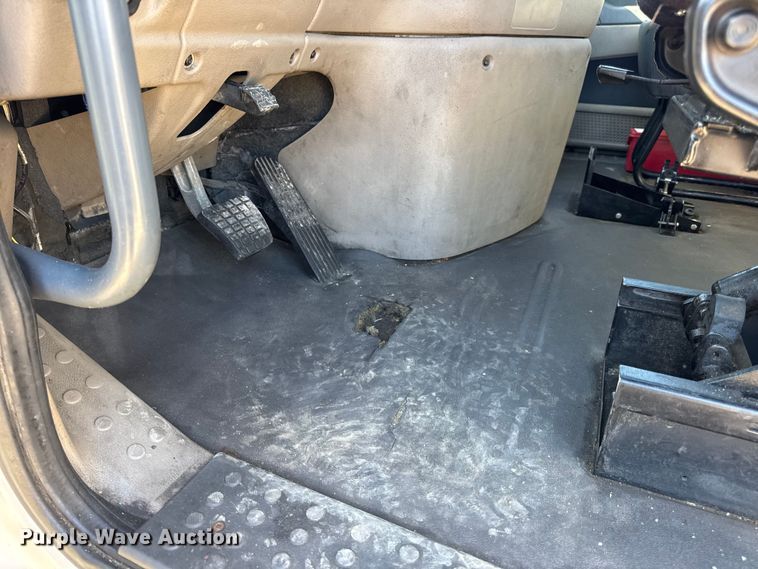 image for item DW3494 2017 Freightliner Cascadia semi truck